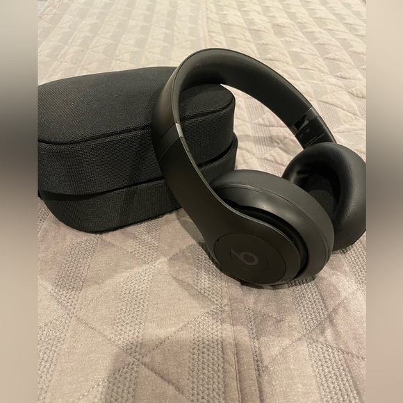 Beats Studio Pro - Wireless Noise Cancelling Over-the-Ear Headphones-color BLACK - Picture 2 of 2